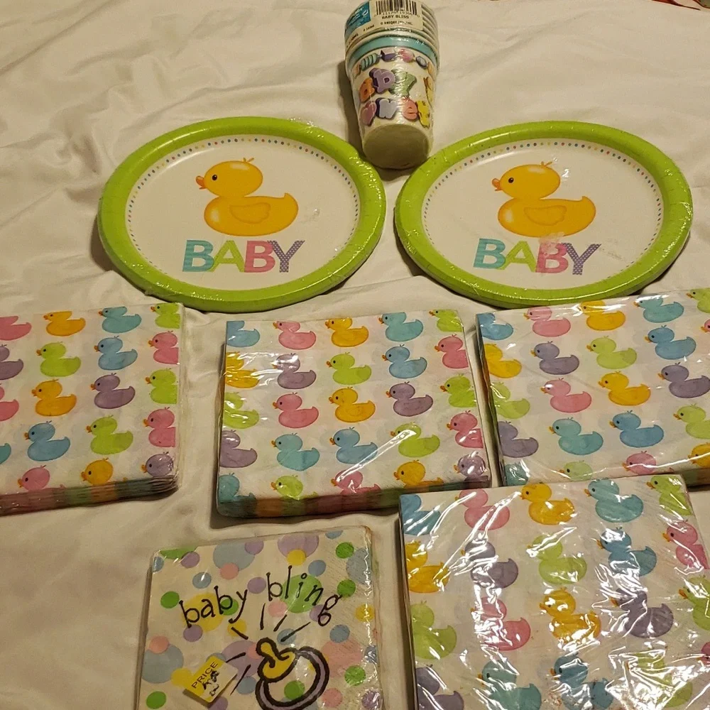 Nwt baby shower plates and napkins